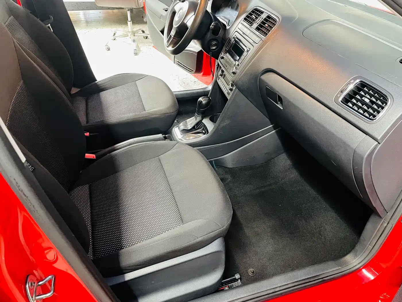 Volkswagen Polo 2011 1.4L Automatic Style Edition фото 5