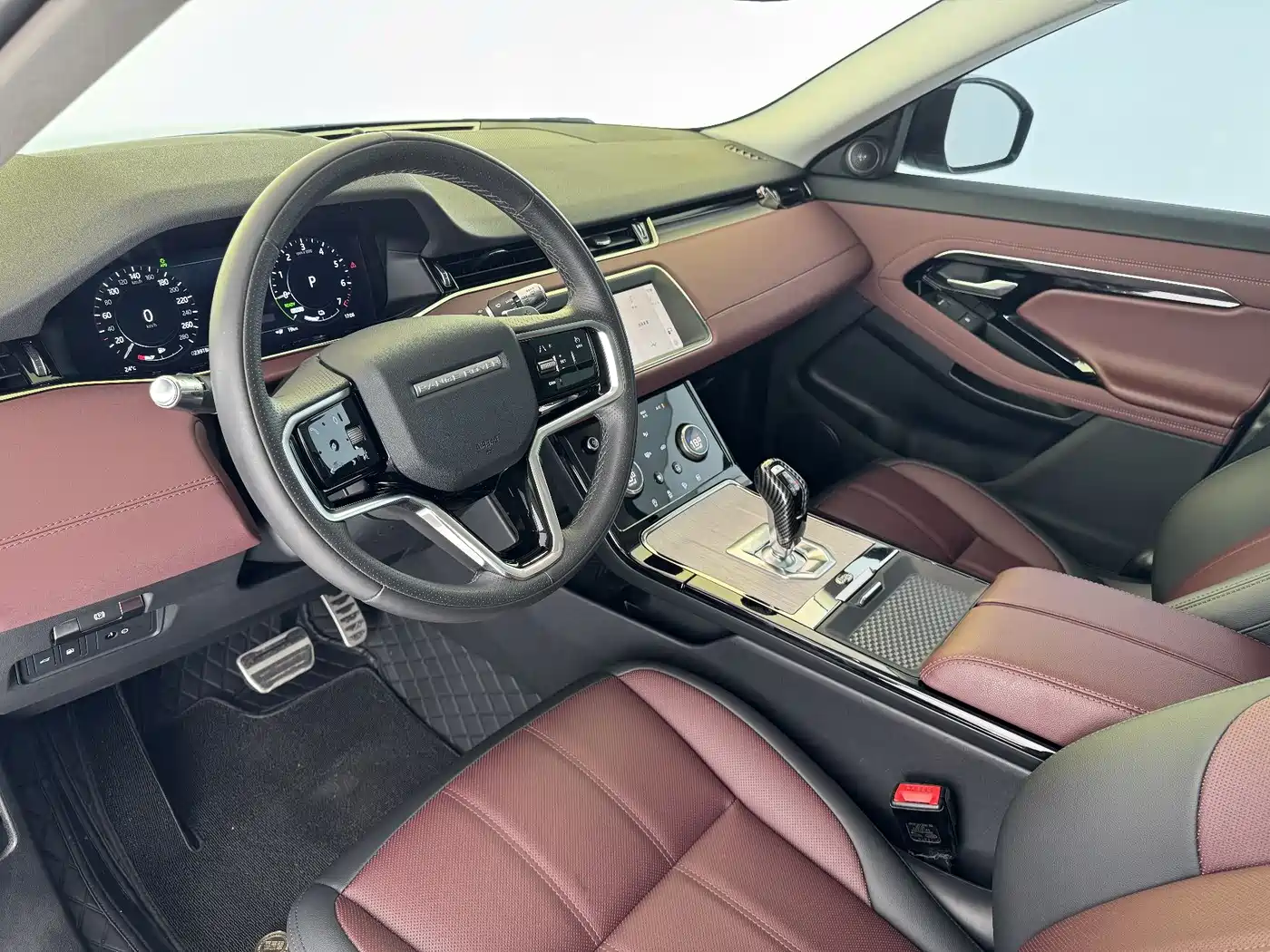 Land Rover Range Rover Evoque New Energy 2022 Range Rover Evoque L P300e Plug-in Hybrid фото 7