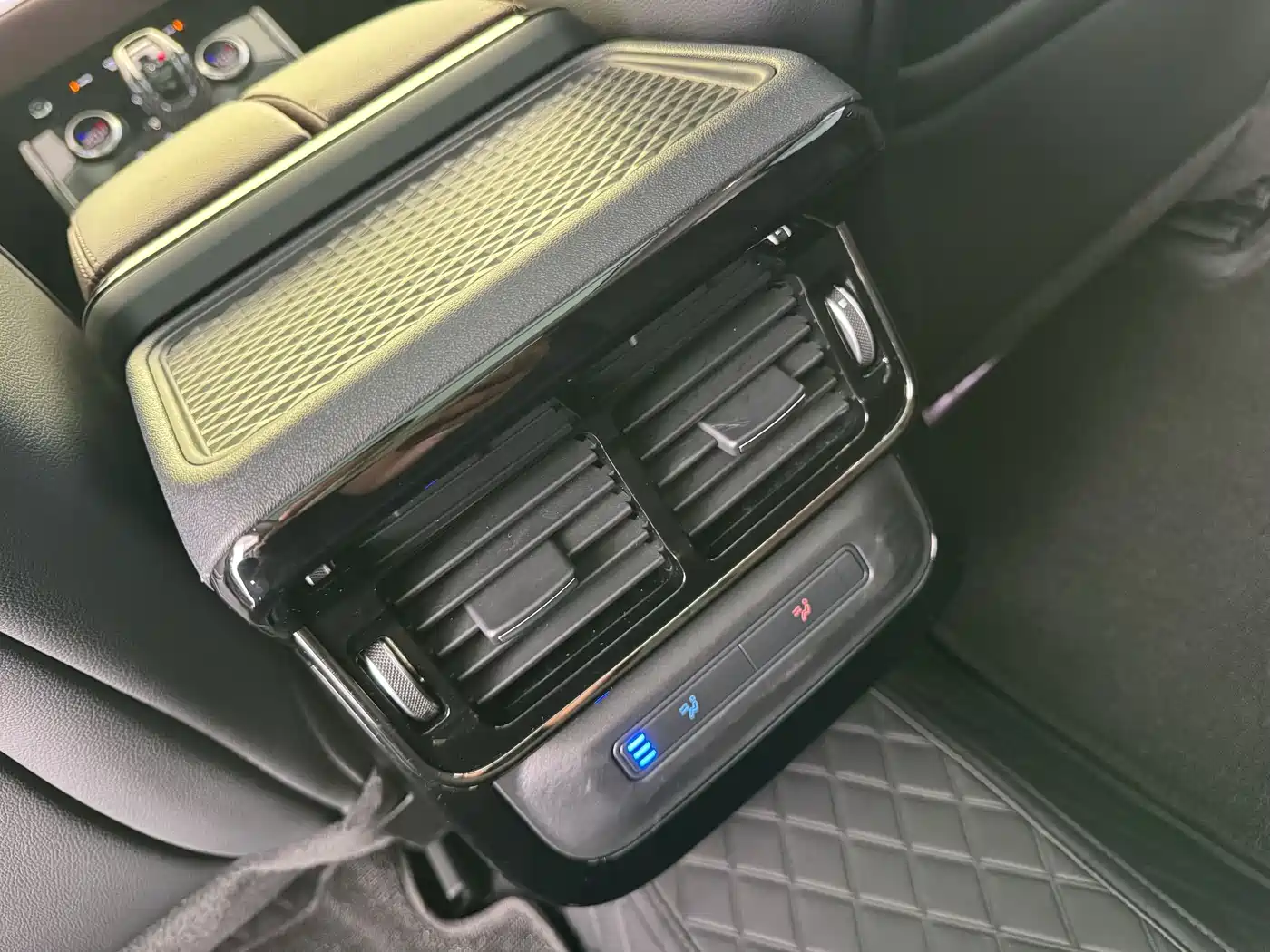 Land Rover Range Rover Evoque New Energy 2022 Range Rover Evoque L P300e Plug-in Hybrid фото 15