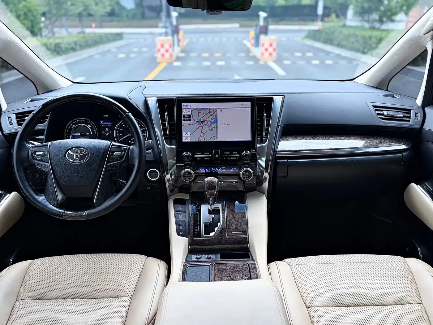 Toyota Alphard 2021 Hybrid 2.5L Premium фото 16