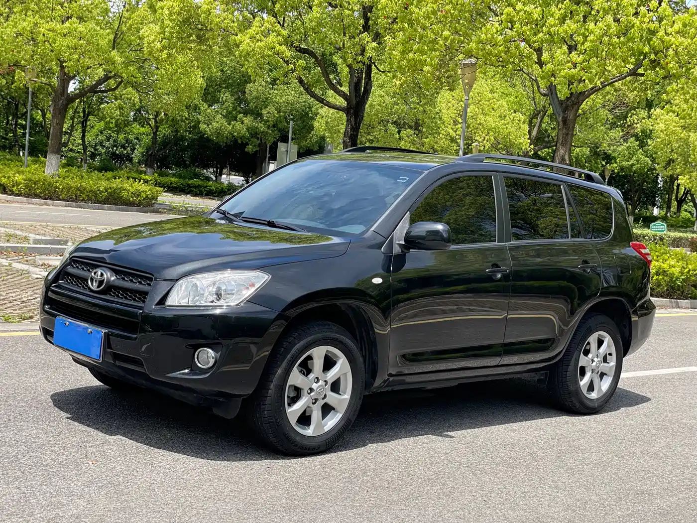Toyota RAV4 Rongfang 2011 2.0L Automatic Luxury Edition