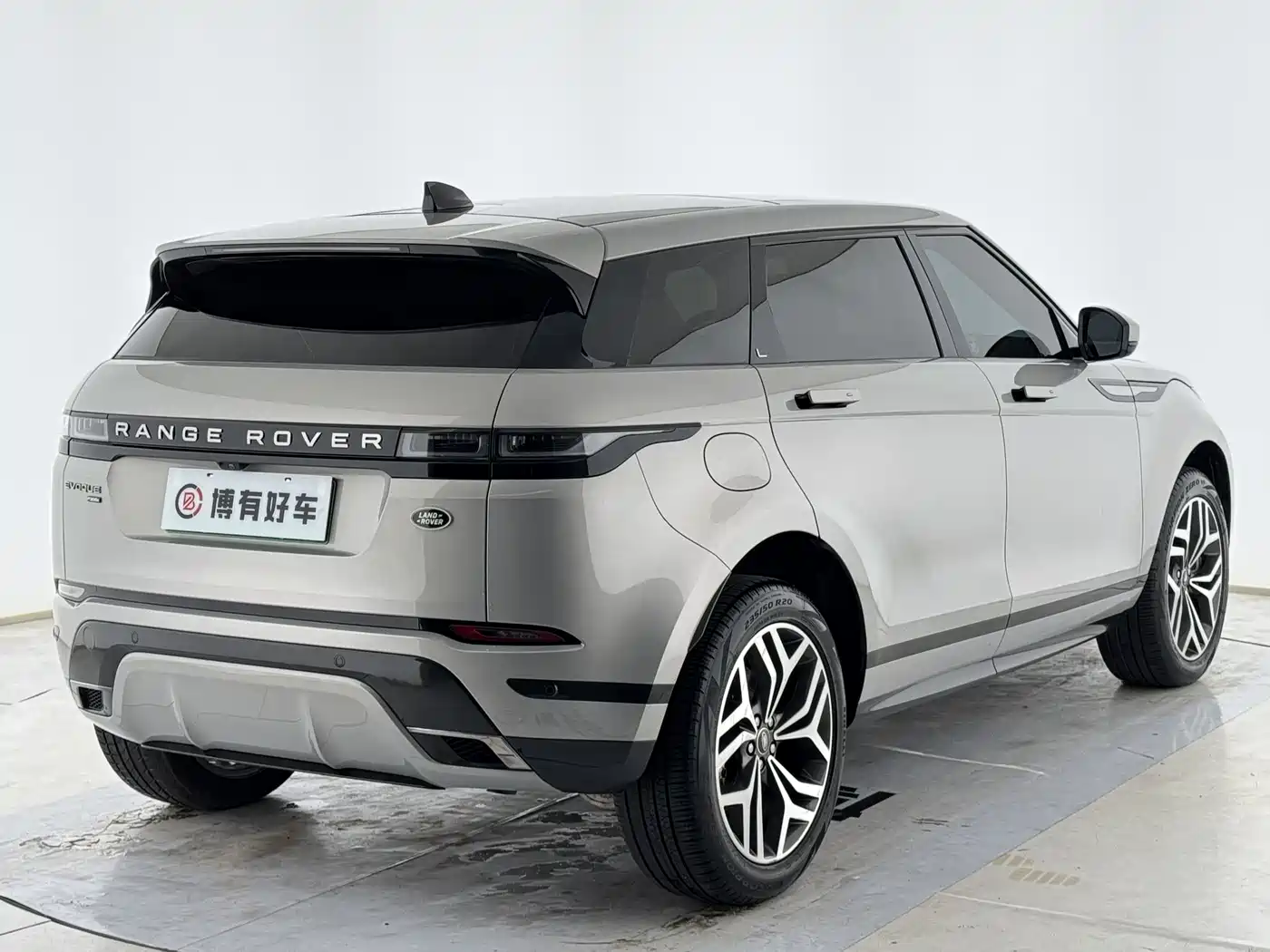 Land Rover Range Rover Evoque New Energy 2022 Range Rover Evoque L P300e Plug-in Hybrid фото 8