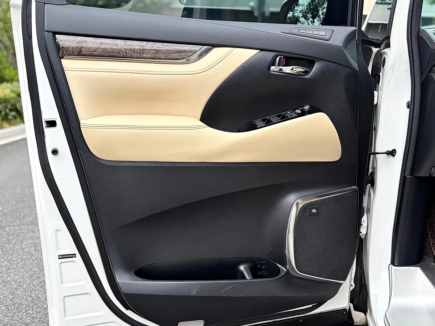 Toyota Alphard 2021 Hybrid 2.5L Premium фото 22