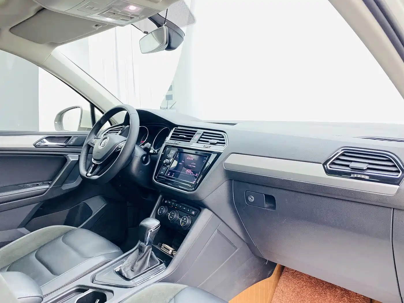 Volkswagen Tiguan L 2018 Facelift 330TSI Automatic 2WD Luxury Edition фото 14