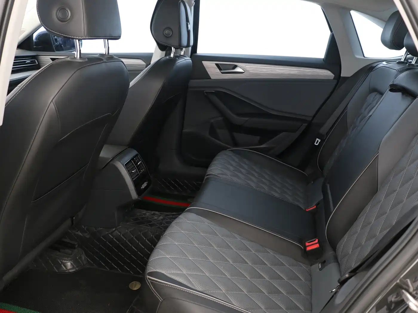 Volkswagen Sagitar 2024 300TSI DSG Surpass Edition фото 10