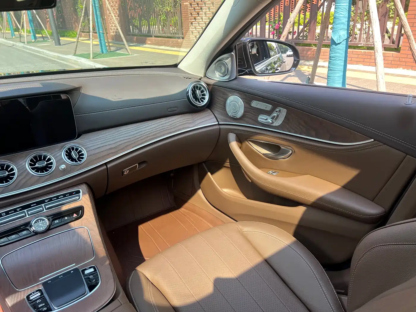 Mercedes-Benz E-Class 2023 E 300 L Sport Fashion фото 12
