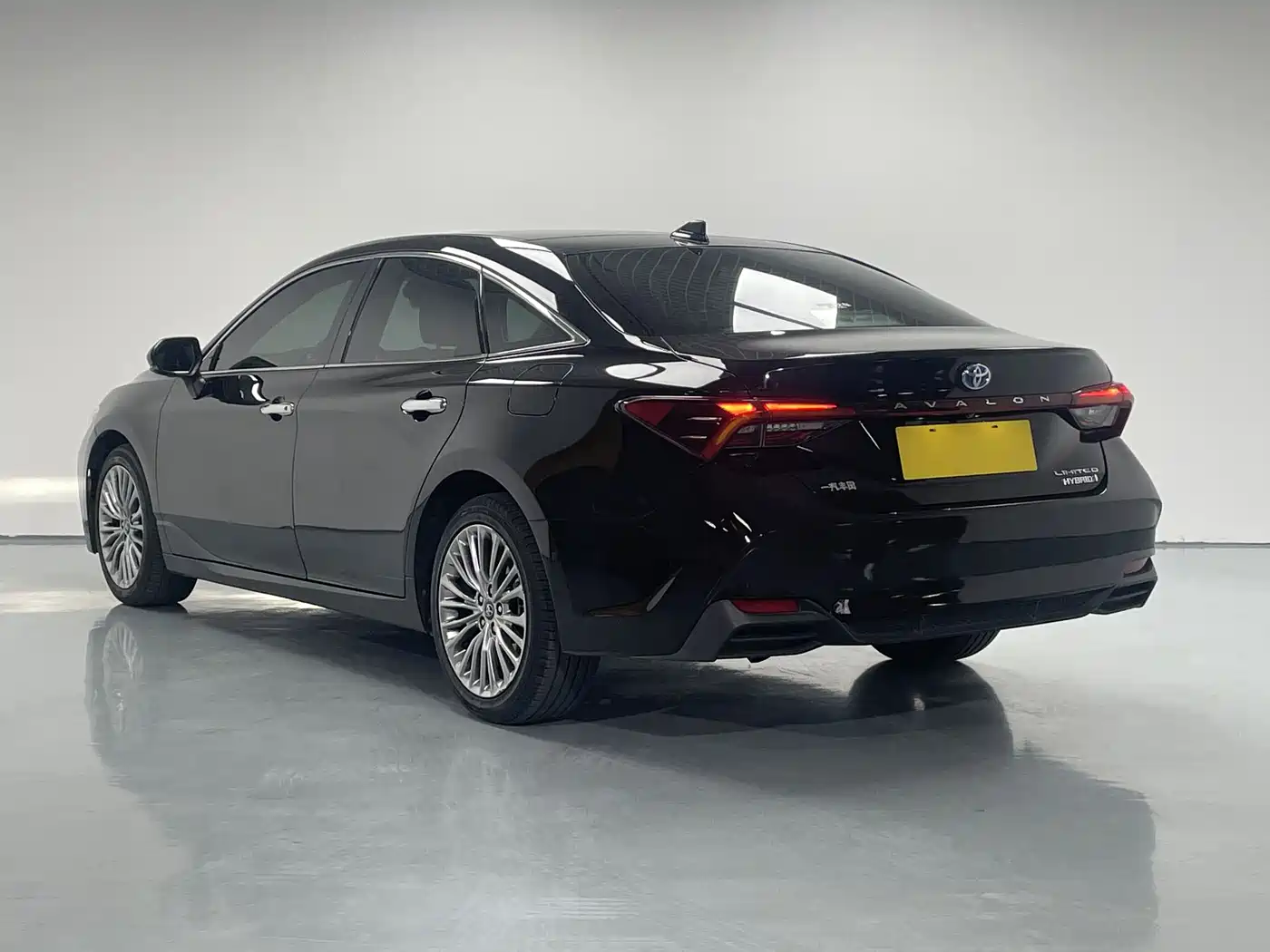 Toyota Avalon 2019 Hybrid 2.5L Limited Flagship Version China V фото 5