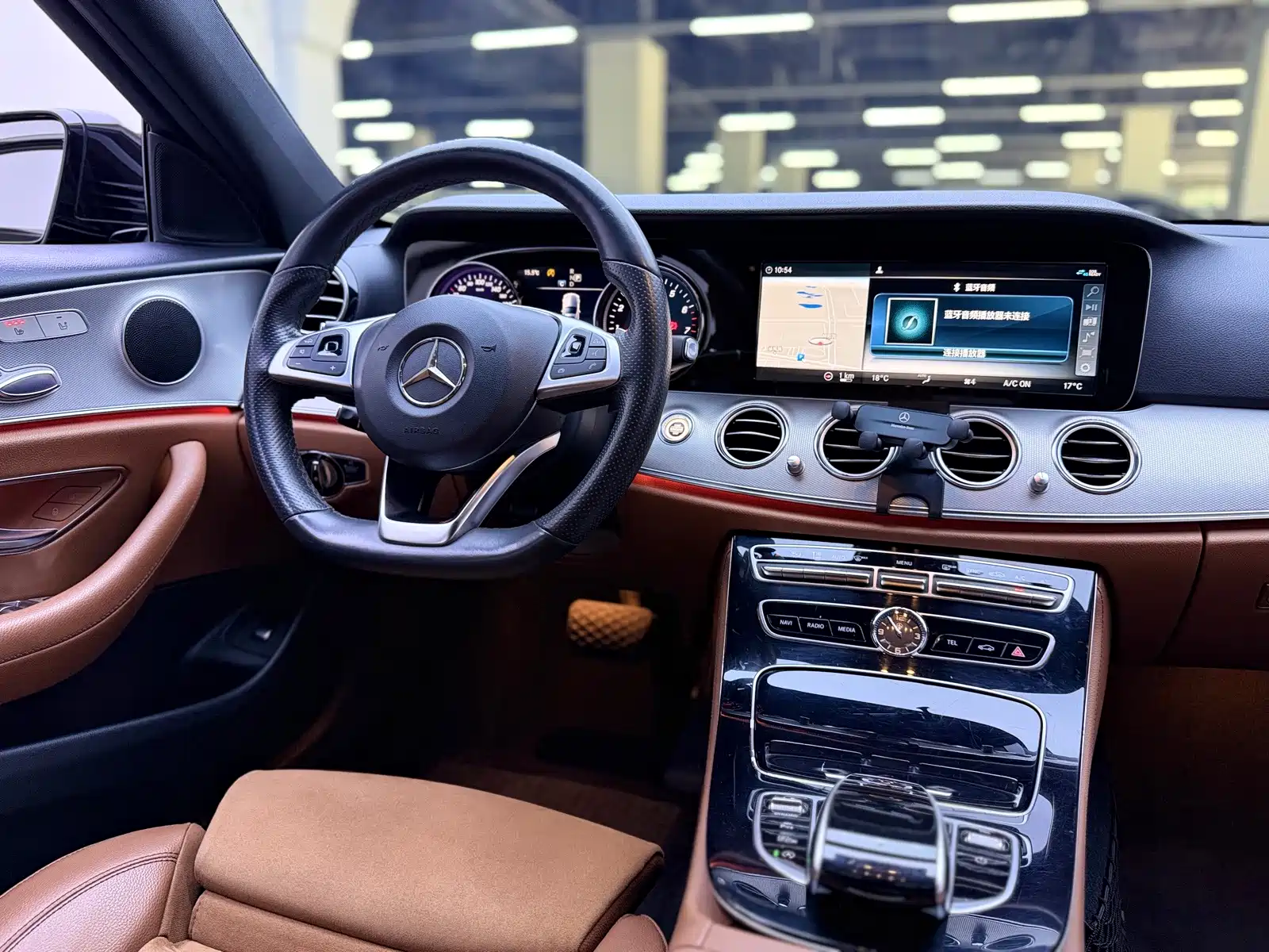 Photo 11 - Mercedes-Benz E-Class