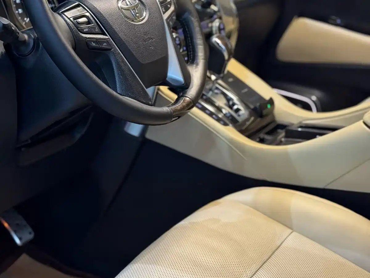 Toyota Vellfire 2019 Hybrid 2.5L HV Premium Edition фото 2