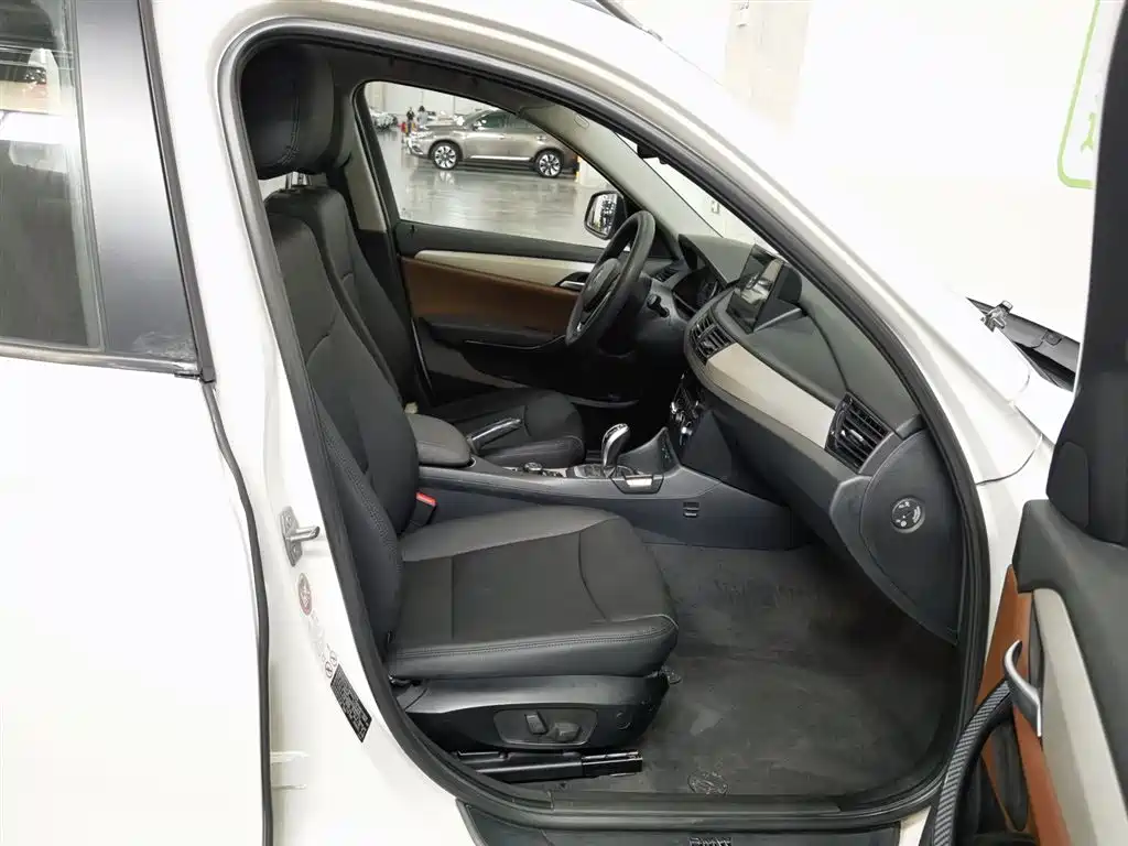 BMW X1 2014 sDrive18i Fashion Edition фото 23