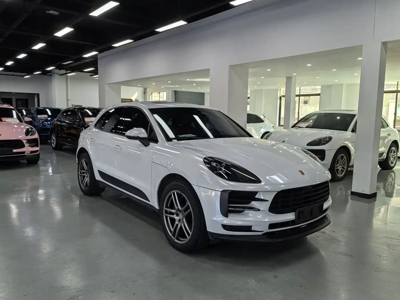PORSCHE MACAN