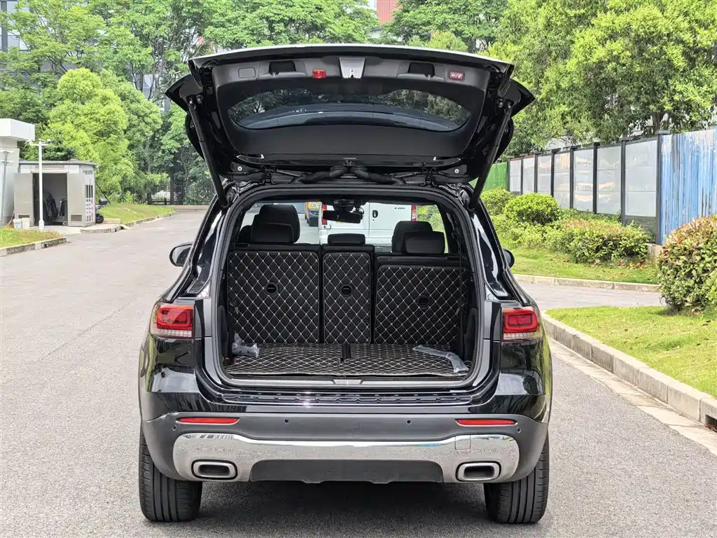 MERCEDES-BENZ GLB