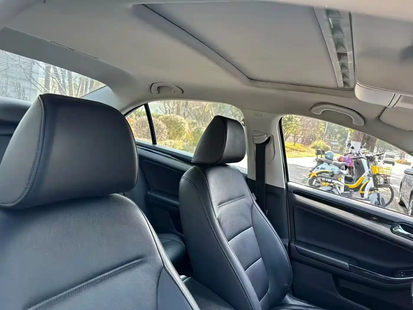 Volkswagen Sagitar 2014 1.4TSI Automatic Luxury фото 7