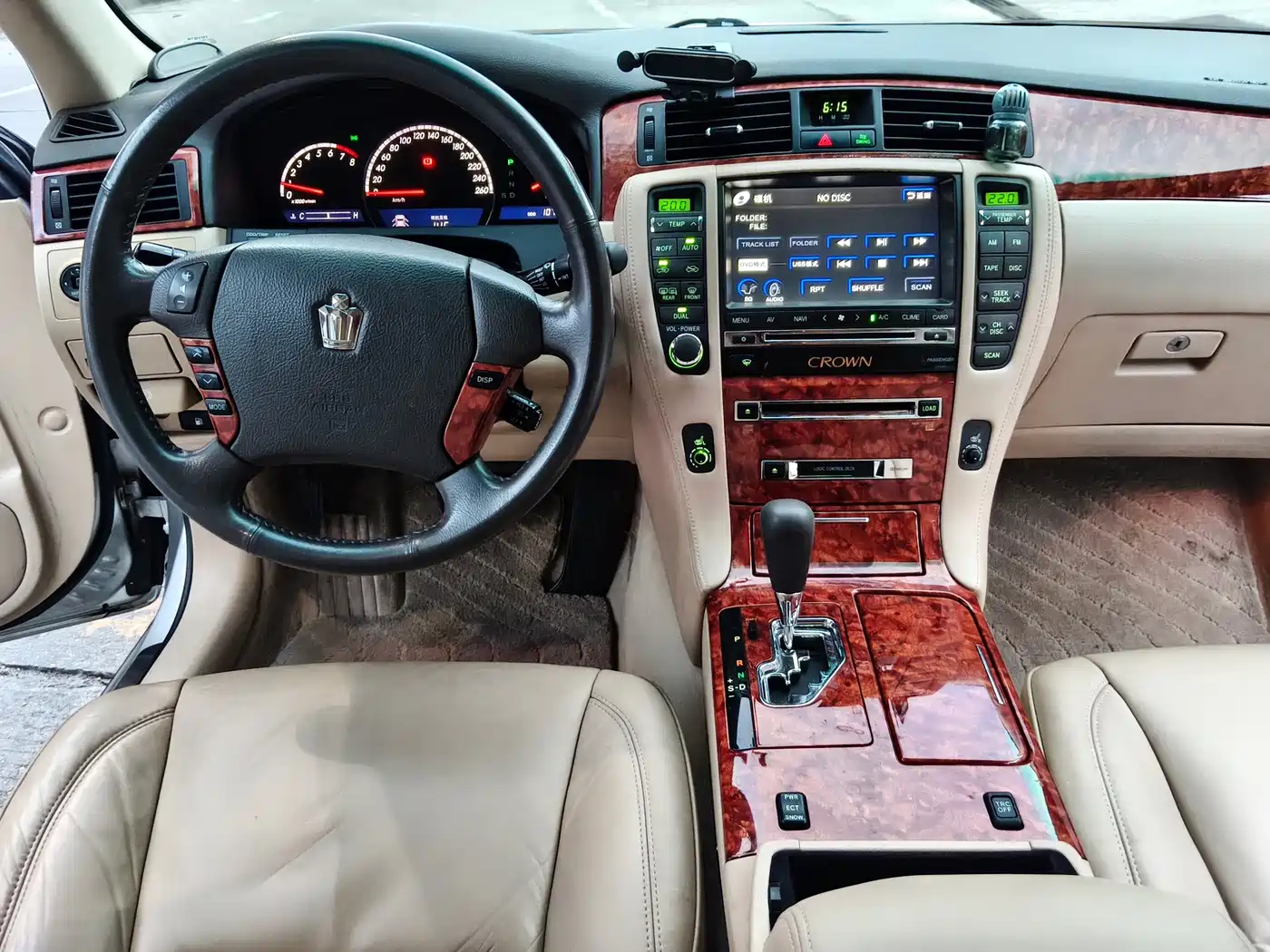 Photo 9 - Toyota Crown
