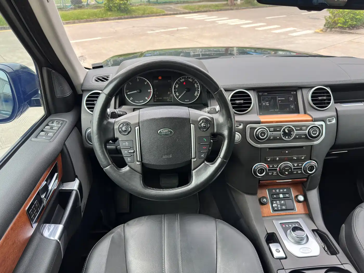 Land Rover Discovery 2015 3.0 SDV6 HSE Diesel фото 15