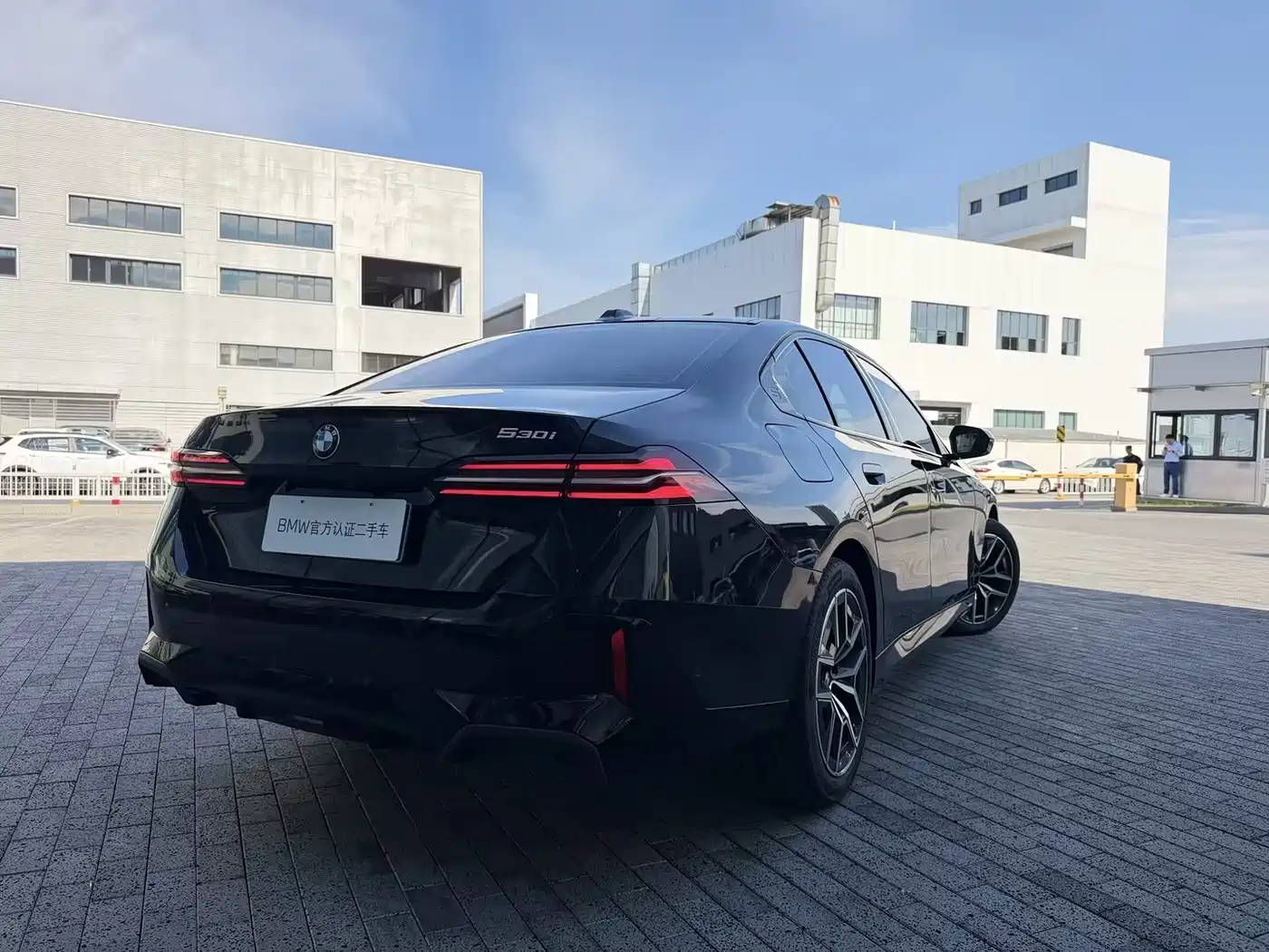 BMW 5 Series (Import) 2024 530i Leading Model M Sport Package фото 5