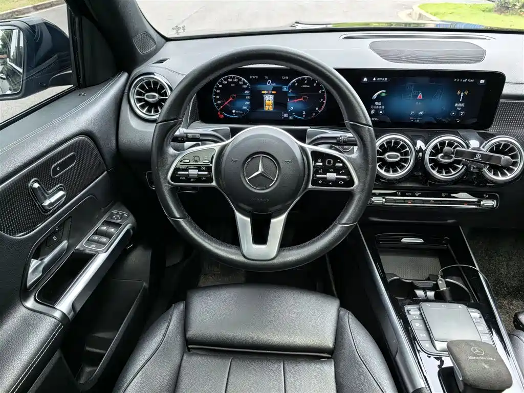 MERCEDES-BENZ GLB