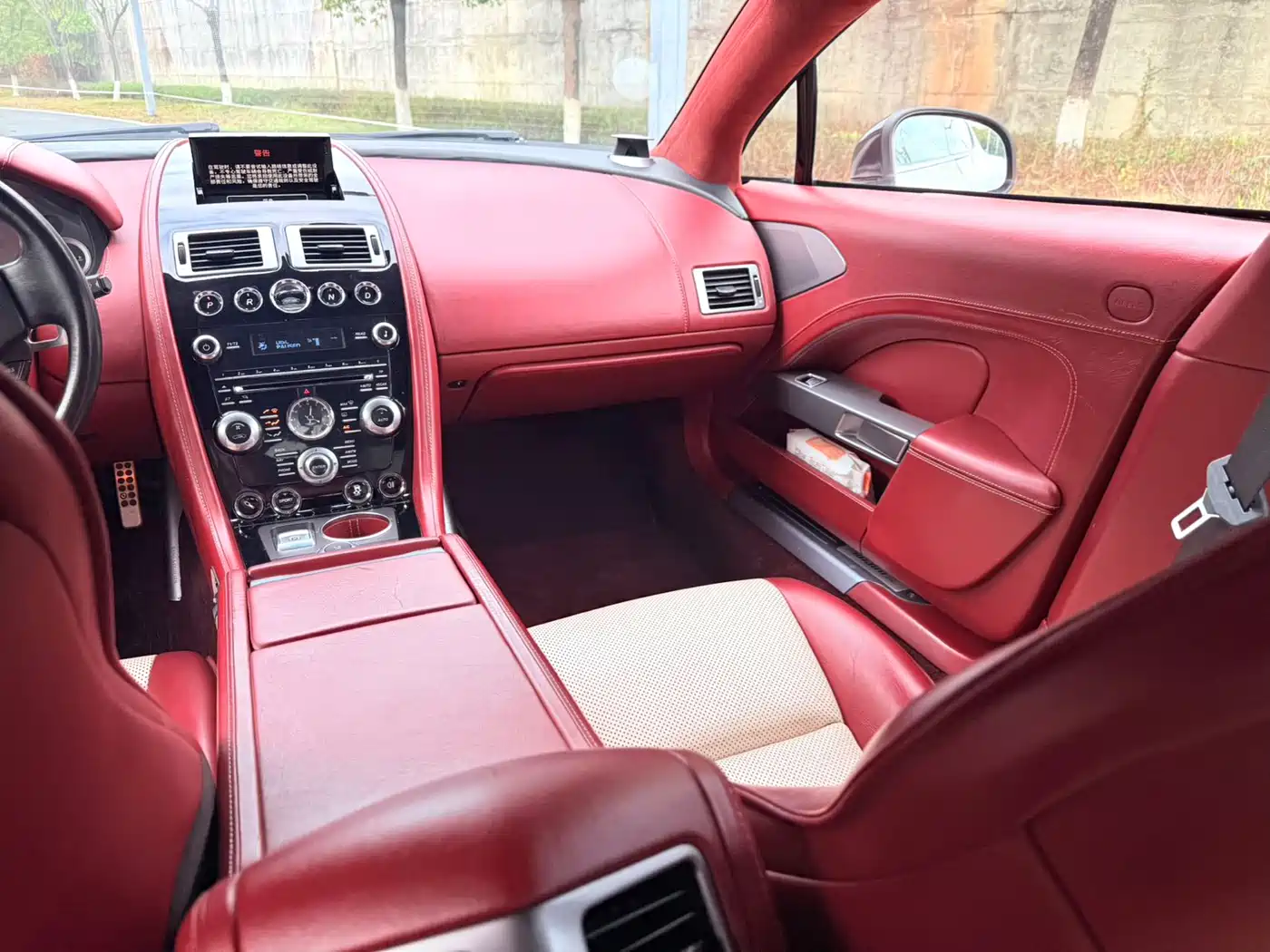 Aston Martin Rapide 2010 6.0L фото 7