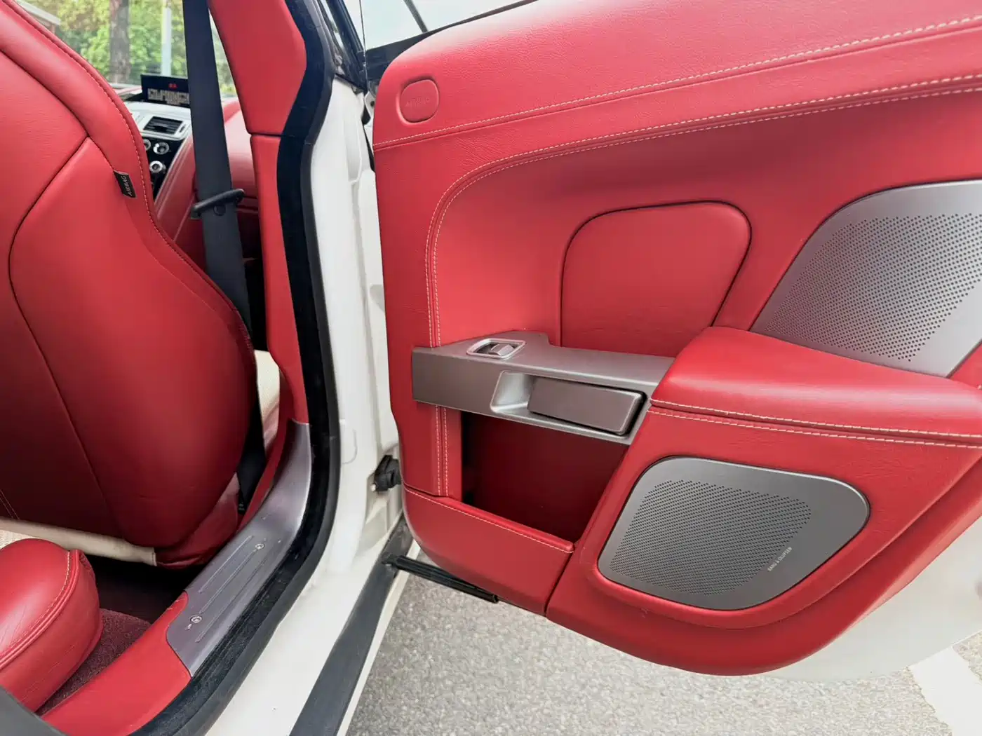 Aston Martin Rapide 2010 6.0L фото 15