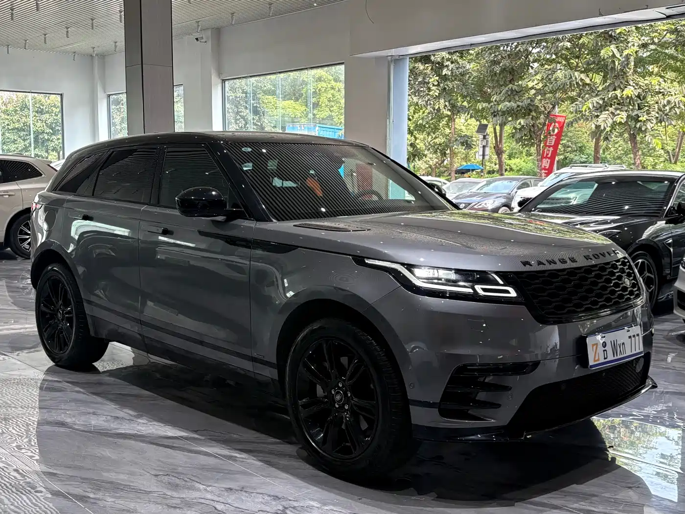 Land Rover Range Rover Velar 2021 P250 Gloss Black Collector's Edition фото 3