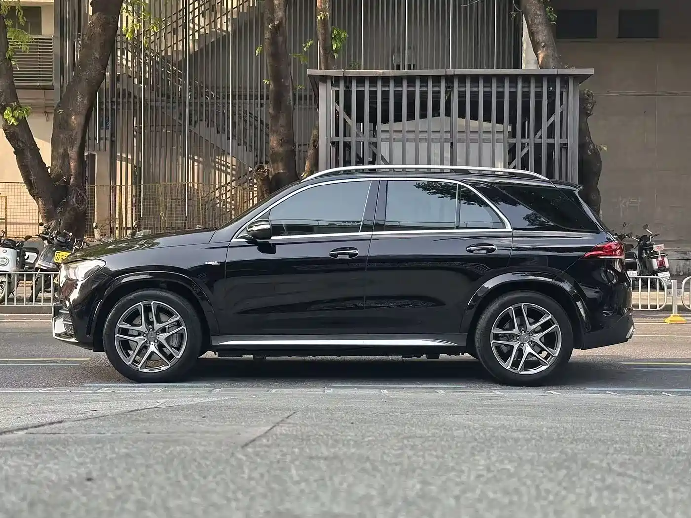 MERCEDES-BENZ GLE AMG