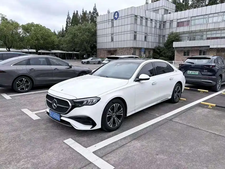 Фото 1 - Mercedes-Benz E-Class