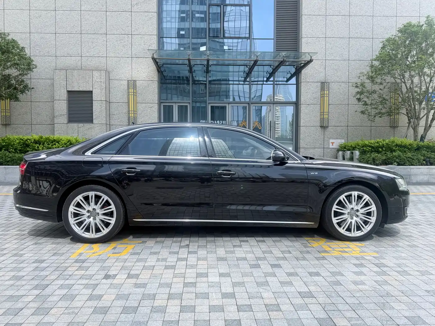 Audi A8 2014 A8L 6.3 FSI W12 quattro Flagship фото 4