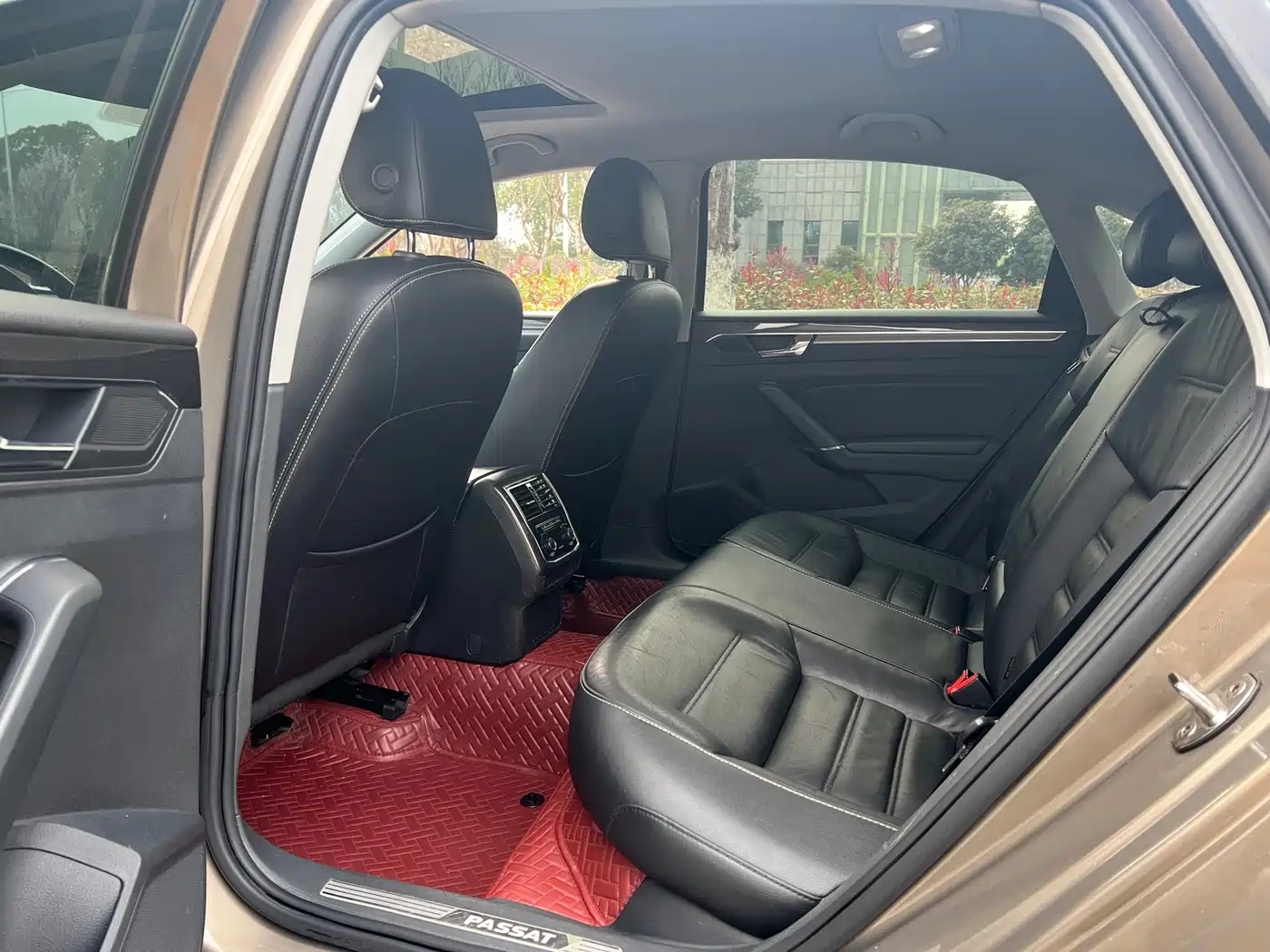 Volkswagen Passat 2017 330TSI DSG Luxury фото 8