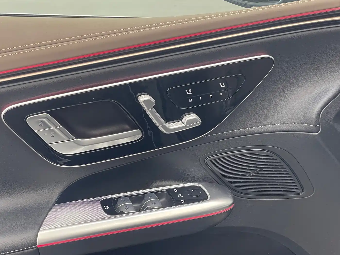 Mercedes-Benz EQE 2025 Model 500 4MATIC Luxury Edition фото 7
