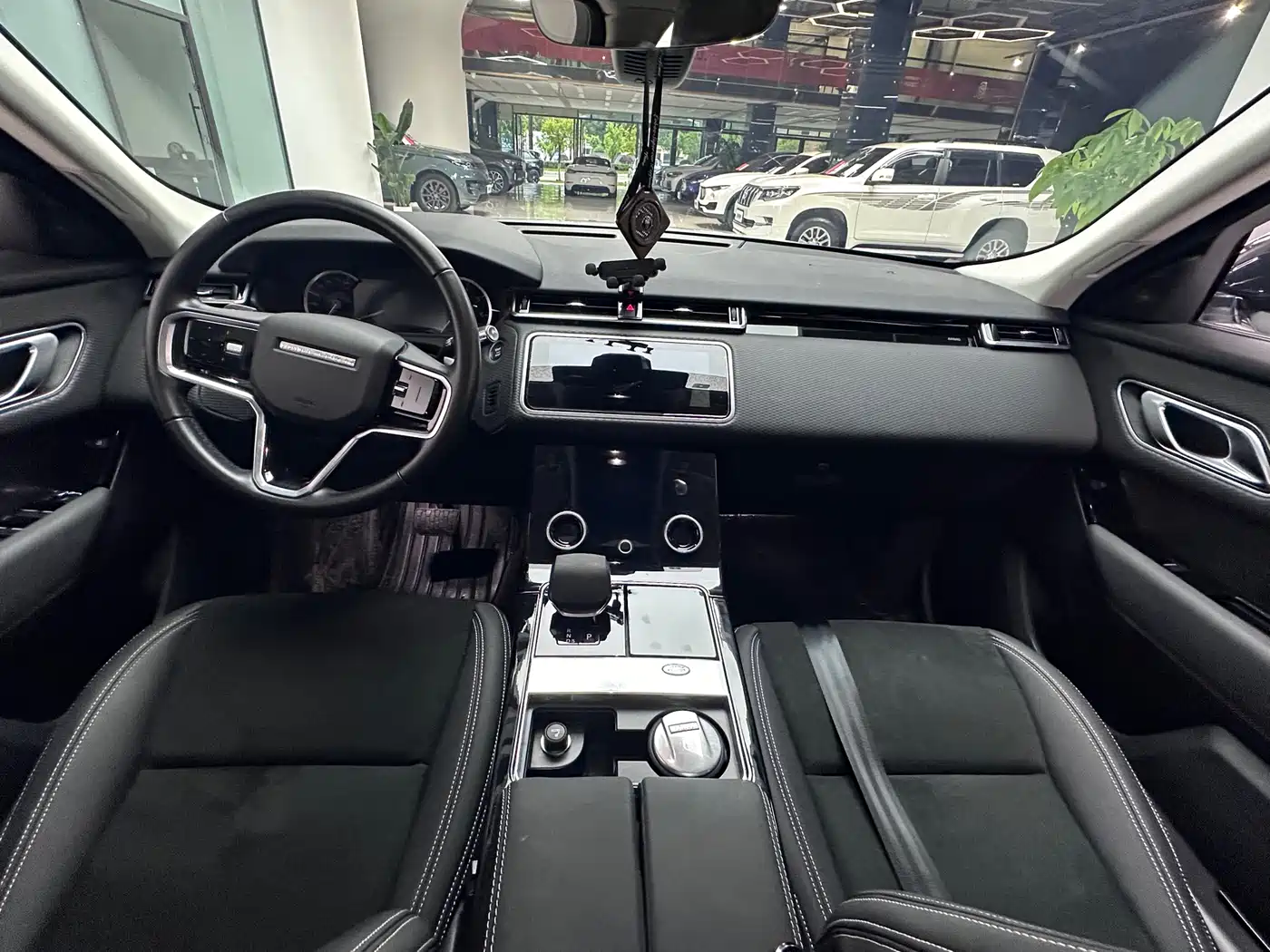 Land Rover Range Rover Velar 2022 250PS фото 8