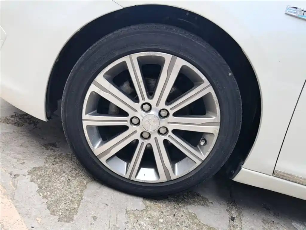 Peugeot 408 2015 Model 1.2T Automatic Luxury Edition фото 23