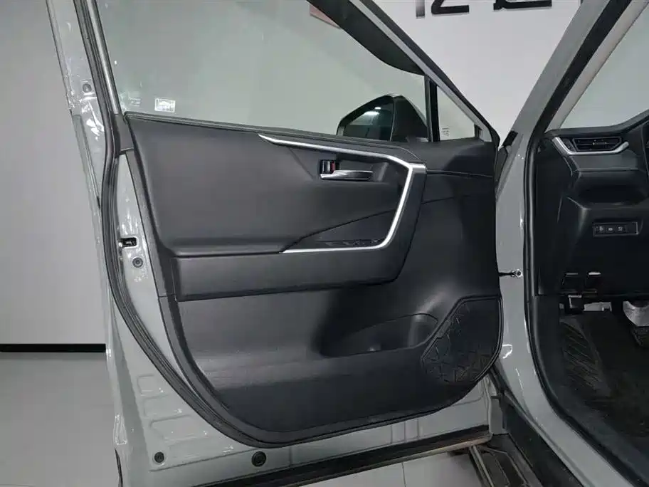 Toyota RAV4 Rongfang 2020 2.0L CVT 4WD Premium Edition фото 7