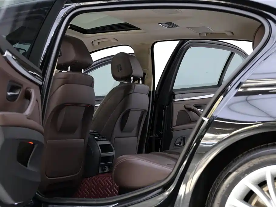 BMW 5 Series 2017 525Li Luxury Design Package фото 6