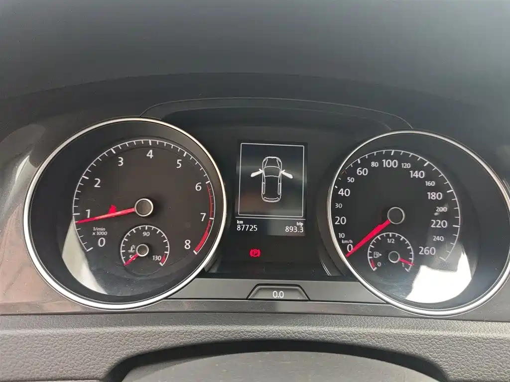 Volkswagen Golf 2017 230TSI Auto Luxury Millionth Anniversary Edition фото 4