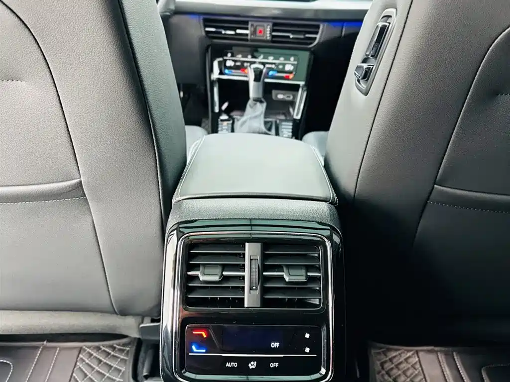 Volkswagen Passat 2023 Facelift 380TSI Luxury Edition фото 20