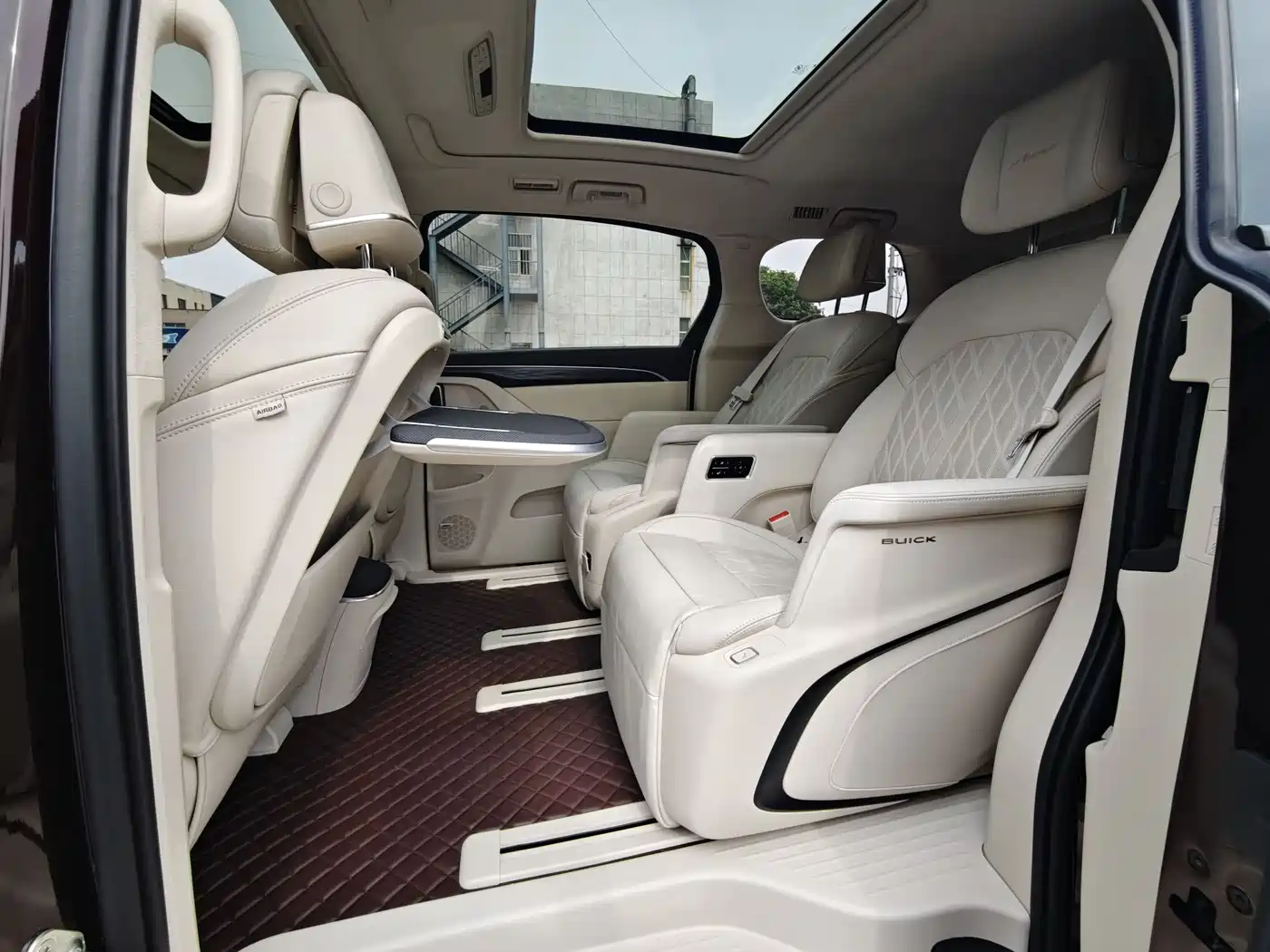 Buick GL8 2022 Avenir 7-Seater Hospitality Edition фото 14