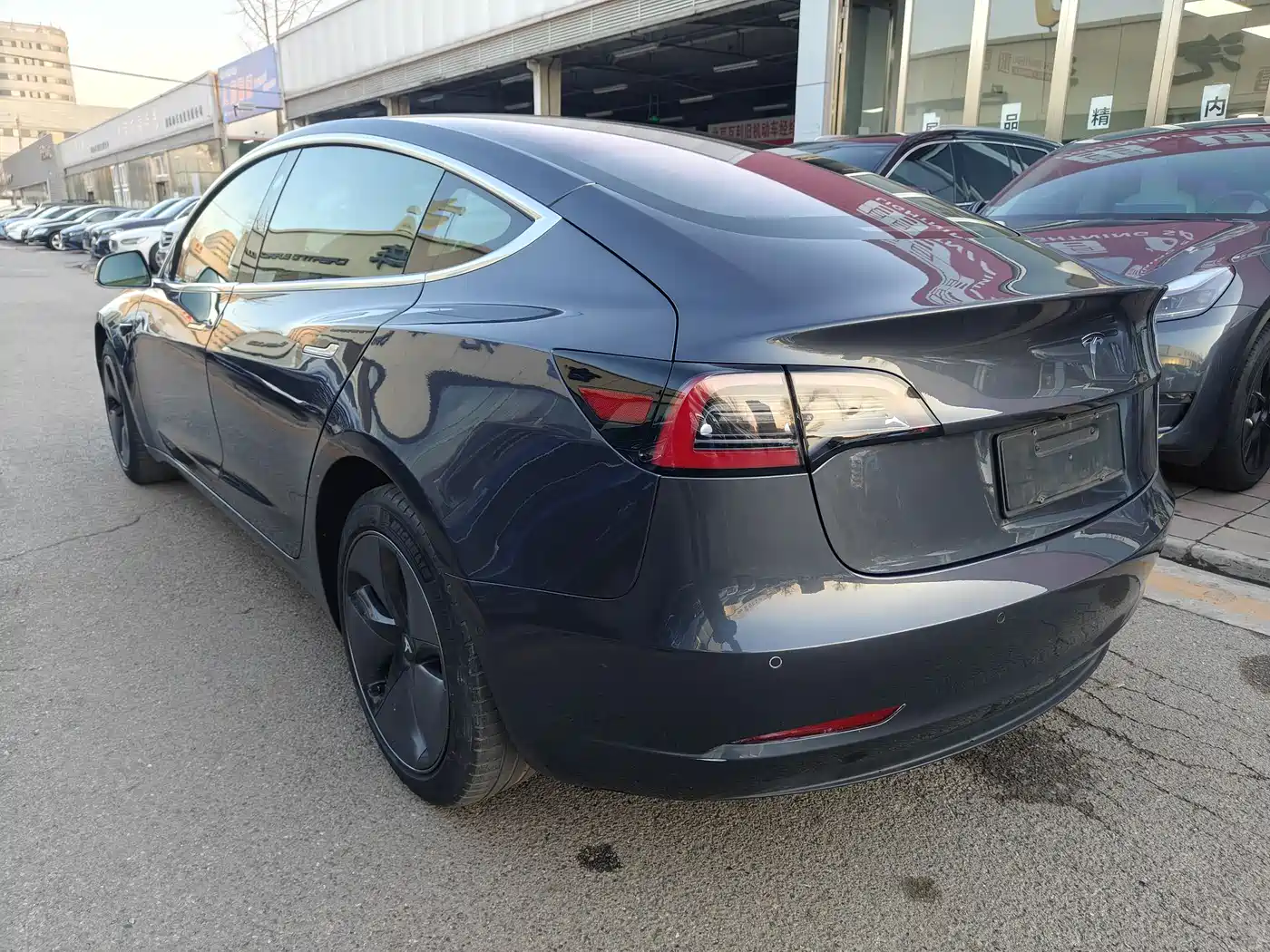 TESLA MODEL 3