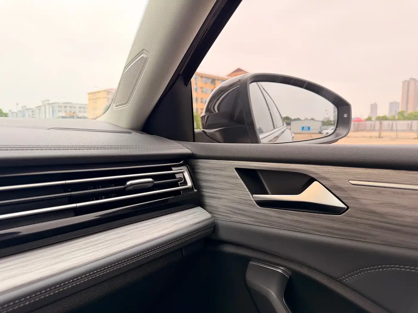 Volkswagen Sagitar 2023 300TSI DSG Surpassing Edition фото 11