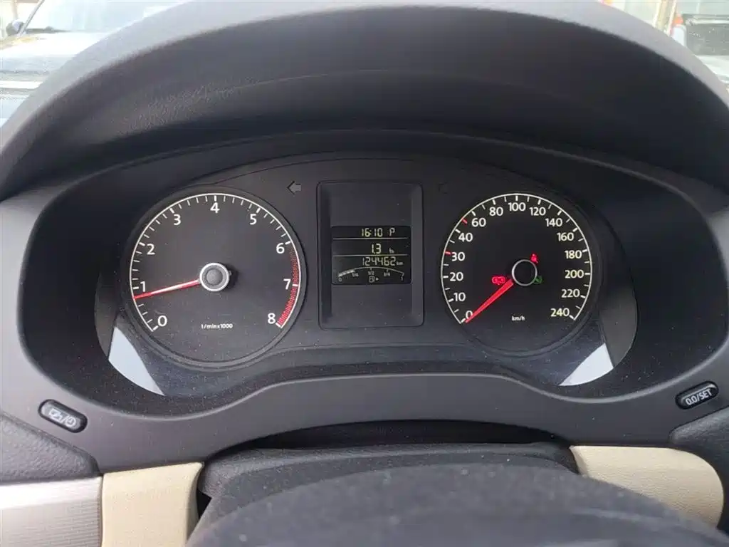Volkswagen Sagitar 2014 Facelift 1.6L Automatic Comfort фото 12