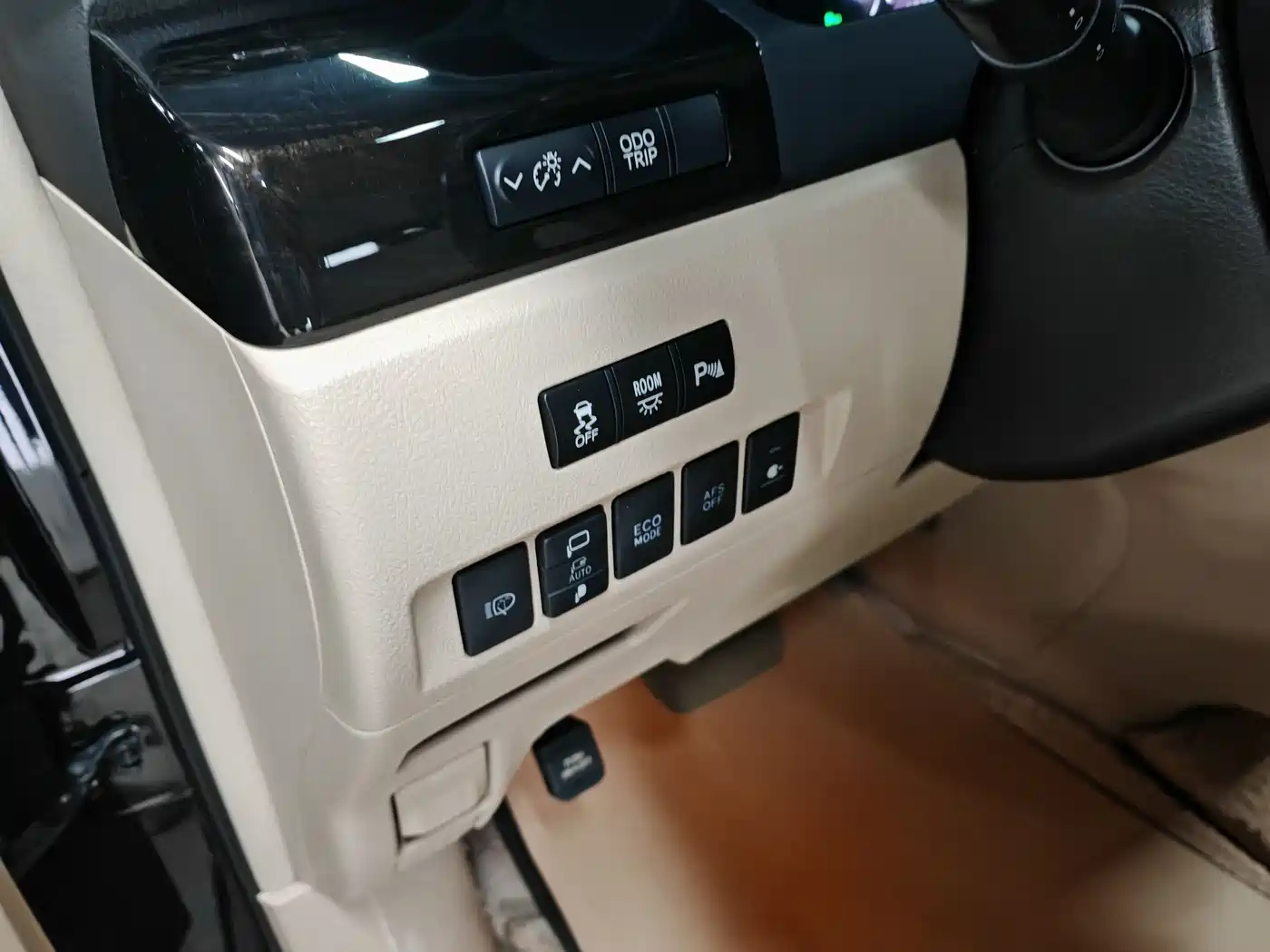 Toyota Alphard 2012 3.5L Luxury Edition фото 10