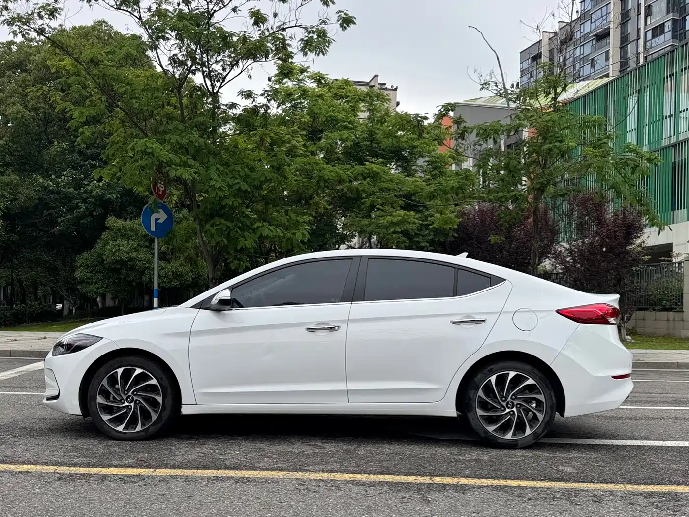 Hyundai Elantra 2020 1.5L CVT Smart Style·Elite фото 3