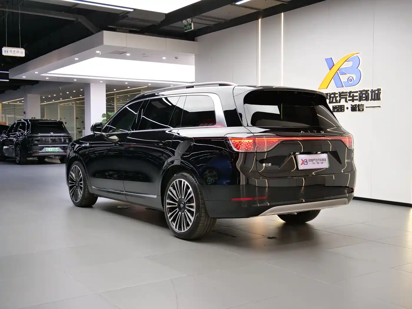 AITO Wenjie AITO M9 2024 Range Extender Max Edition 42kWh 6-seater фото 5