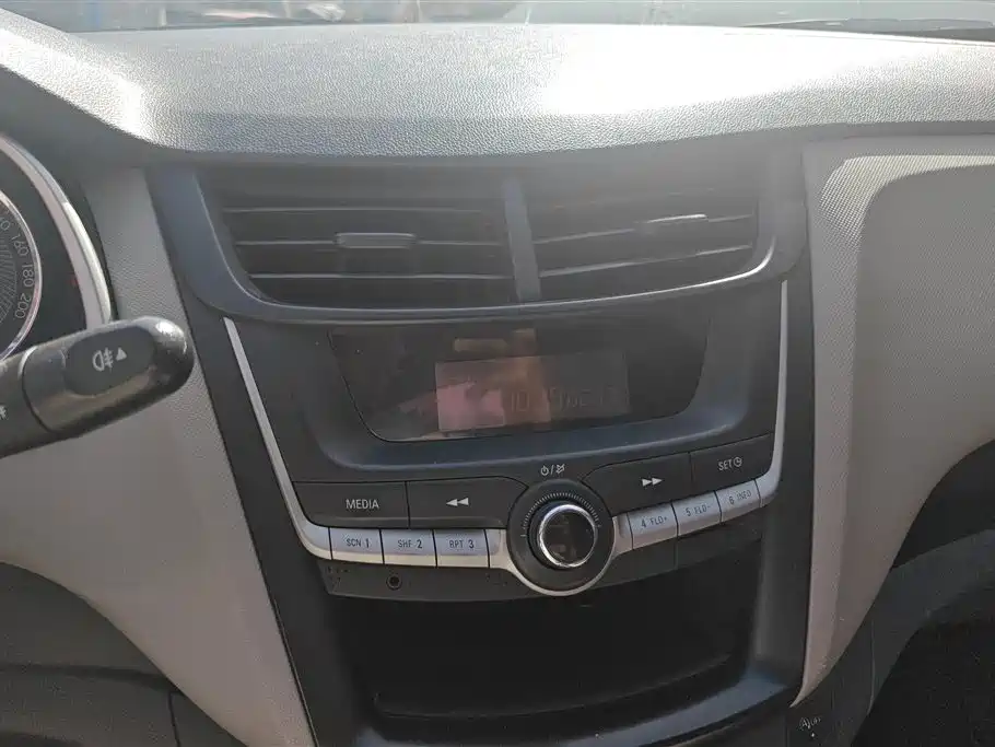 Chevrolet Sail 2015 Sail 3 1.3L Manual Cozy Edition фото 13