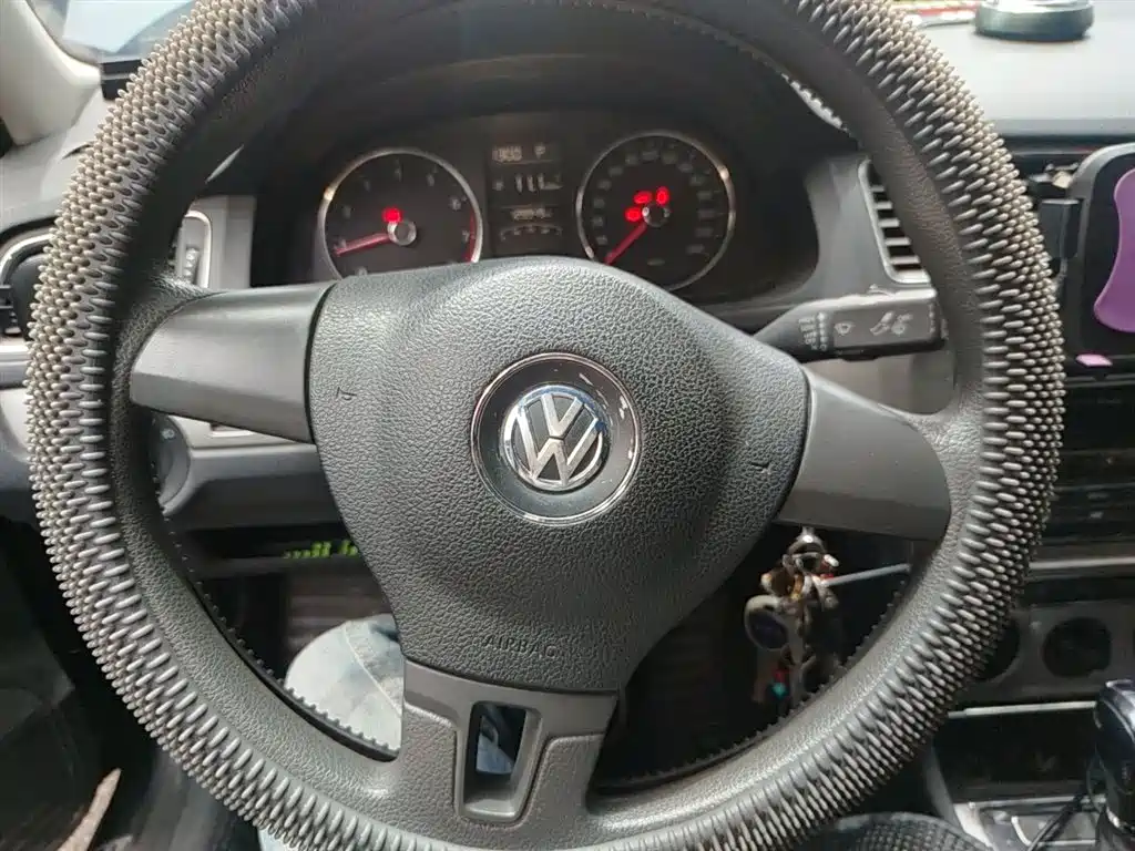 Volkswagen Lavida 2014 1.6L Automatic Sport фото 3
