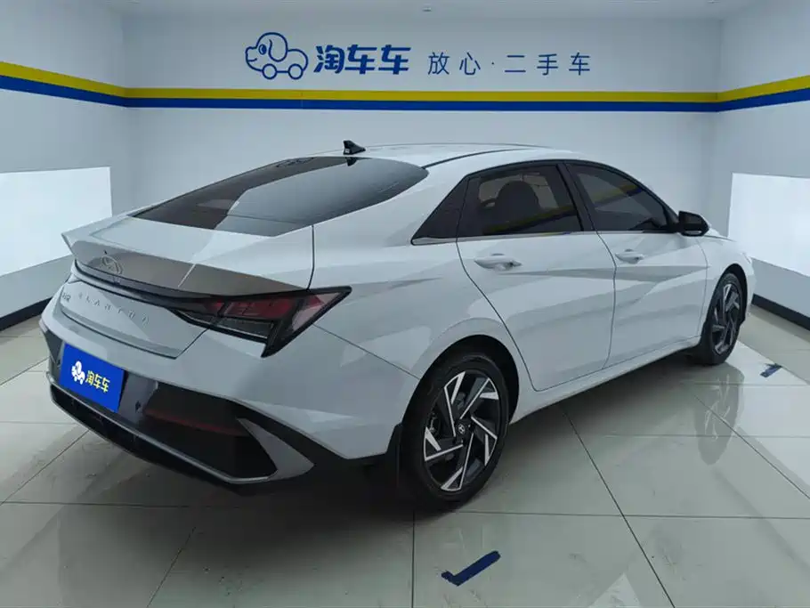 Hyundai Elantra 2023 1.5L CVT GLX Elite Edition фото 3