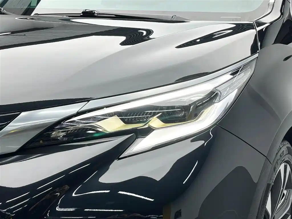 Toyota Granvia 2023 2.5L Hybrid Prestige PLUS Edition фото 9