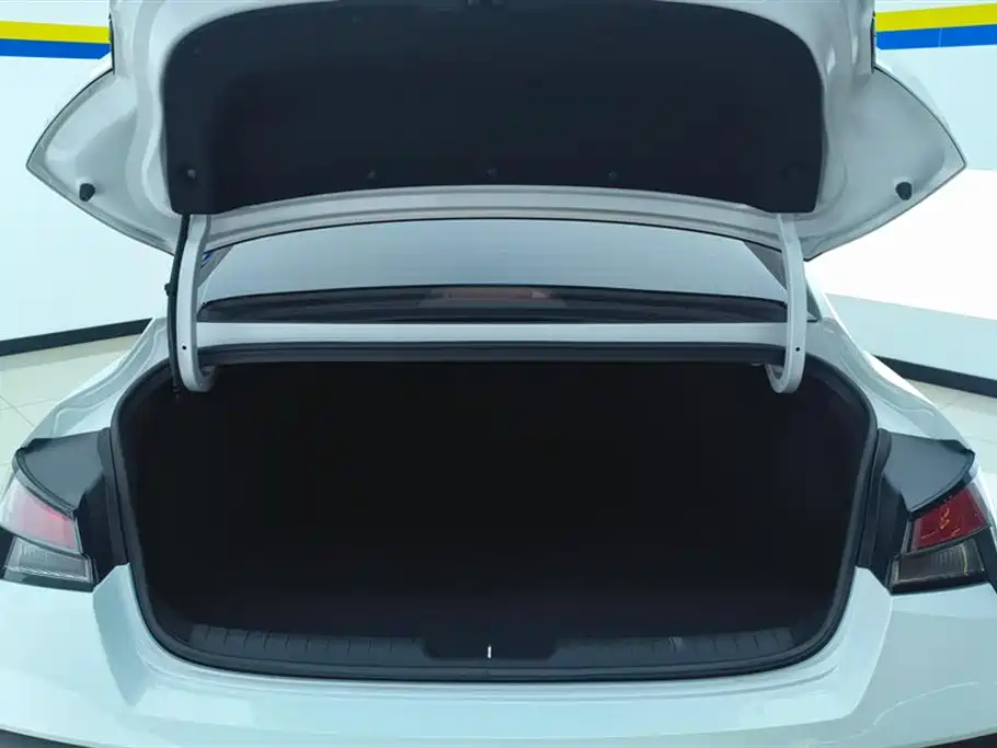 Hyundai Elantra 2023 1.5L CVT GLX Elite Edition фото 4