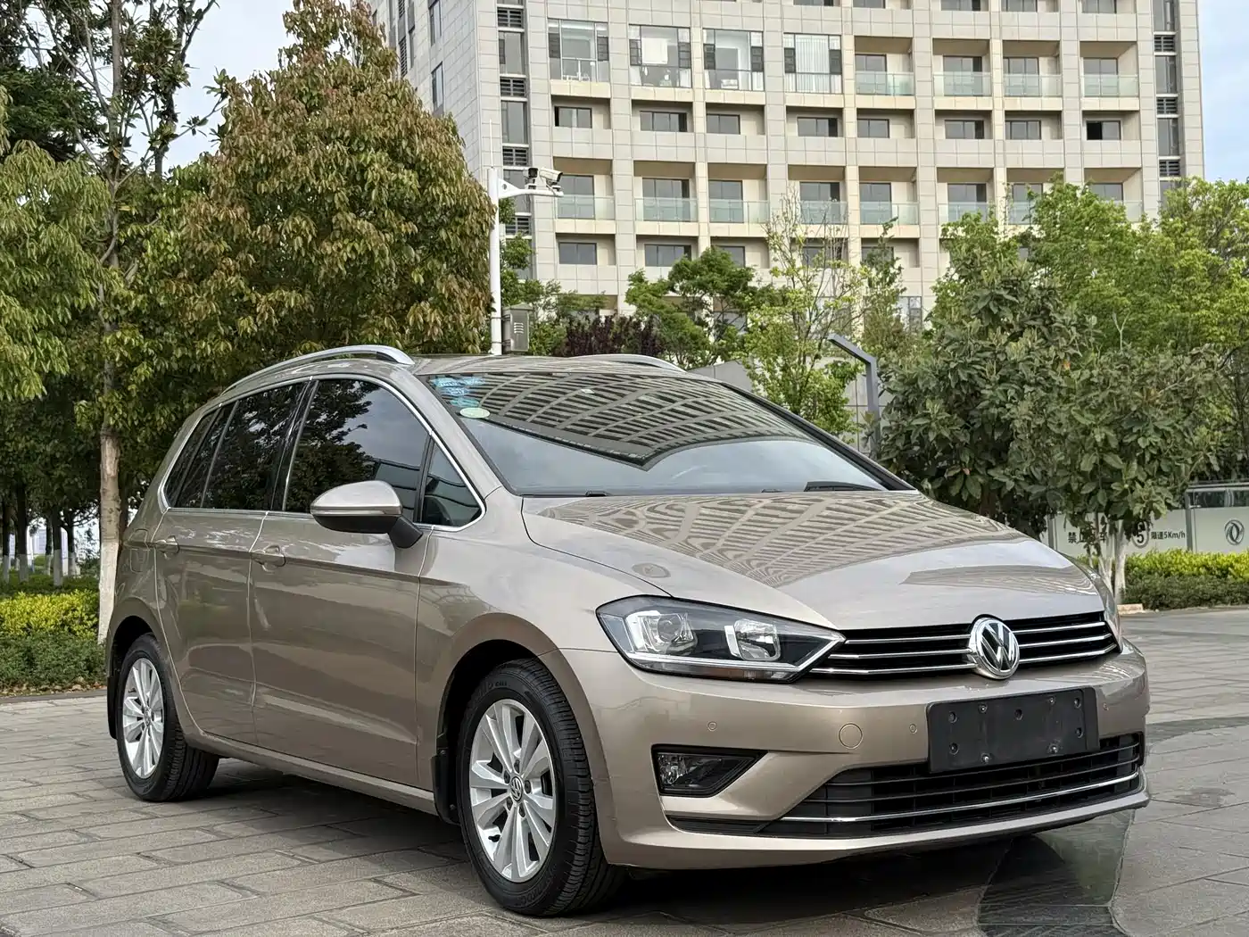 Volkswagen Golf Sportsvan 2016 230TSI Automatic Progressive фото 3
