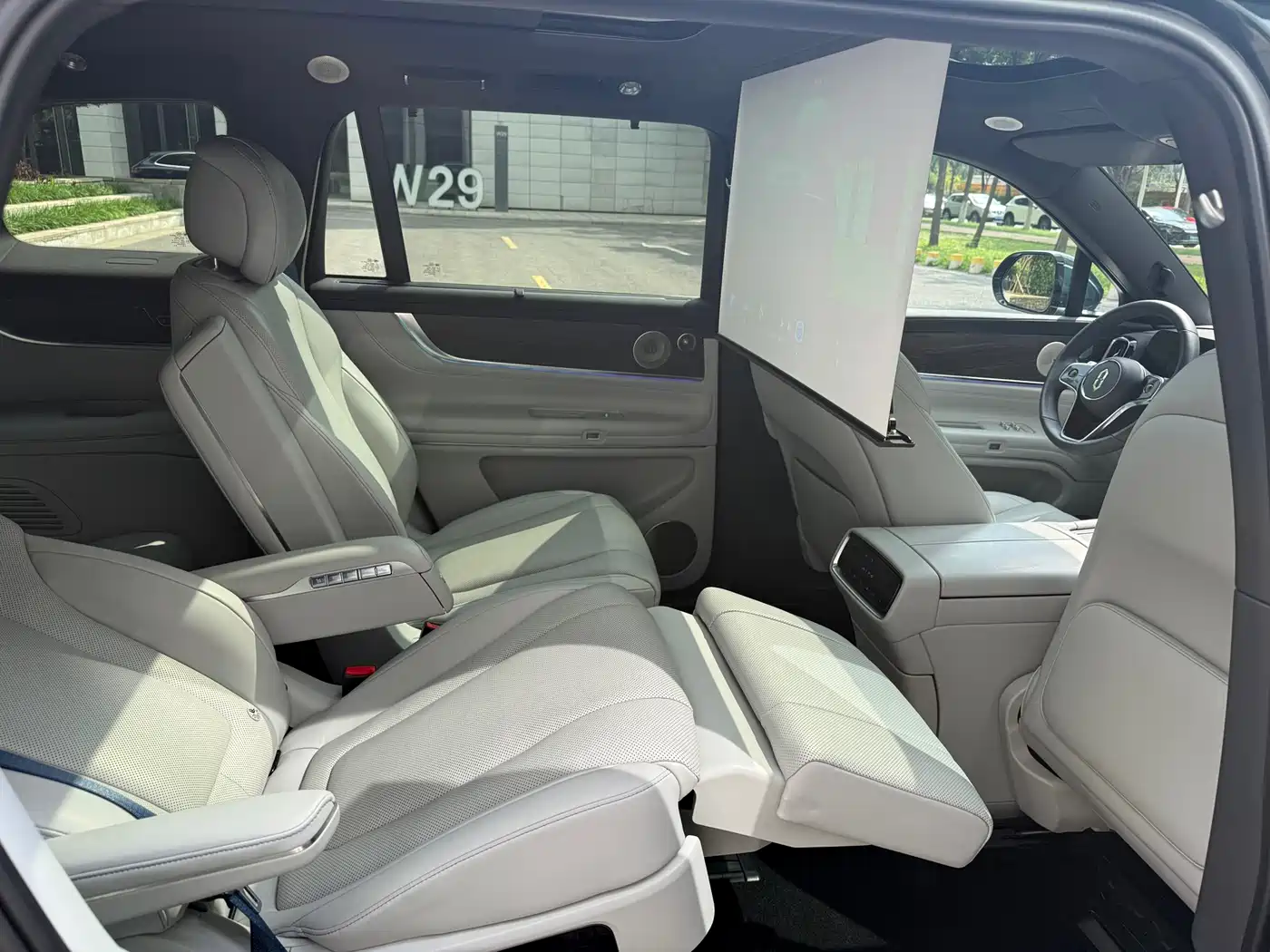 AITO Wenjie AITO M9 2024 Extended Range Ultra 42kWh 6-Seater фото 10