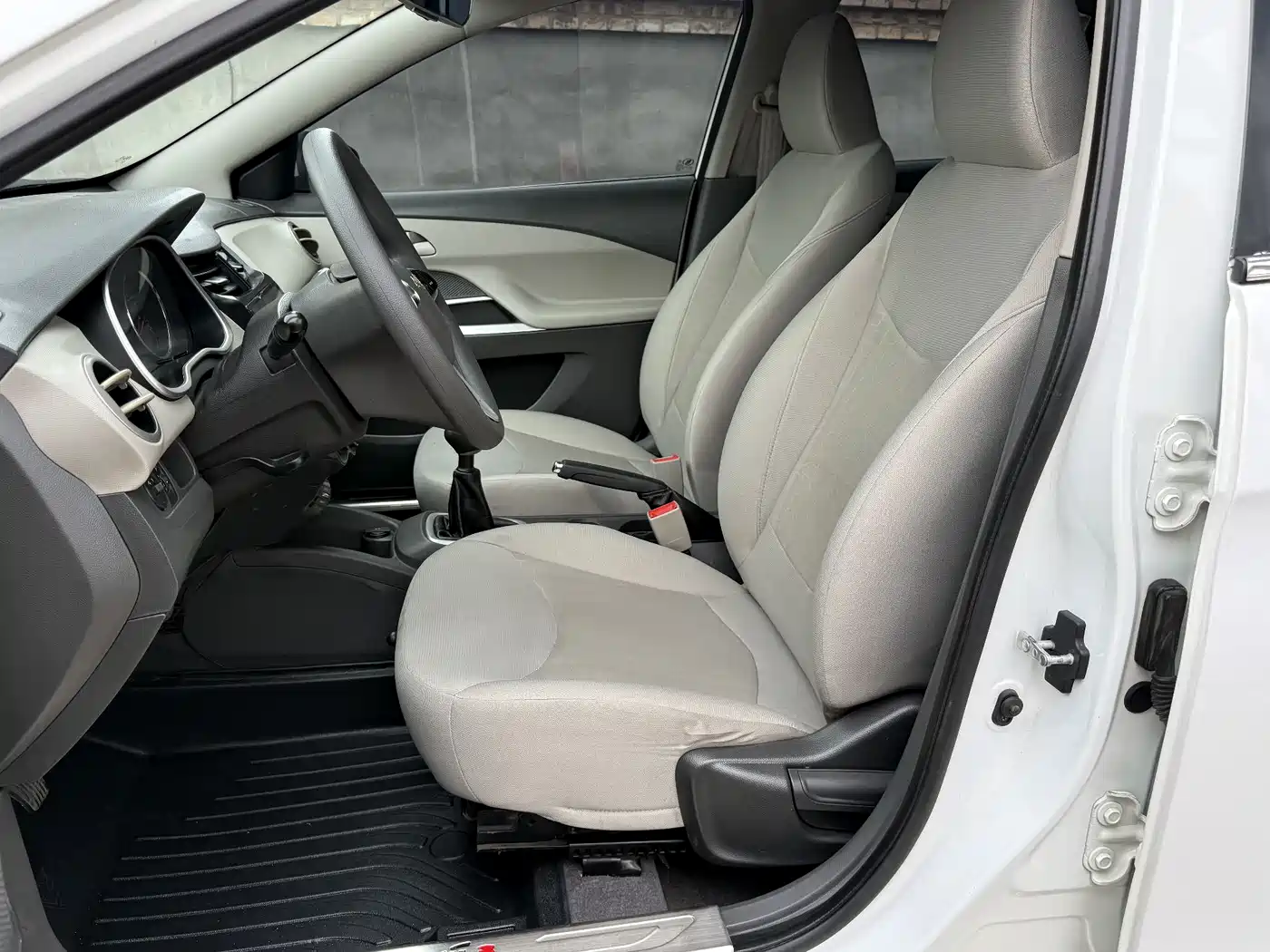 Chevrolet Sail 2016 Sail 3 1.3L Manual Comfort Sunroof Edition фото 10